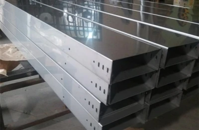 What is the difference in fire resistance between aluminum and steel cable tr...